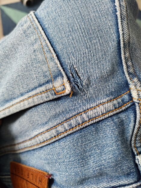 Naprawa kieszeni w spodniach jeansowych